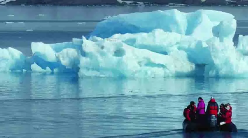 El impacto del cambio climático en los ecosistemas marinos y la vida marina.