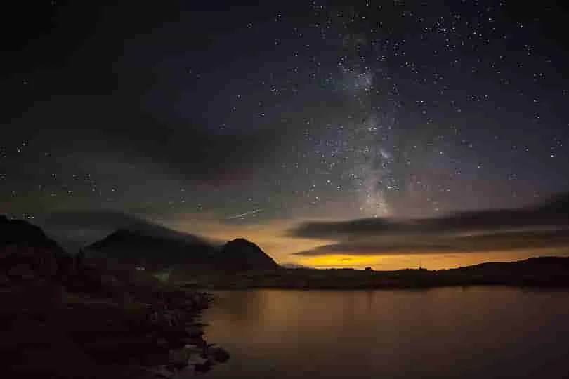 Los secretos de la fotografía nocturna y su magia en la captura de estrellas.
